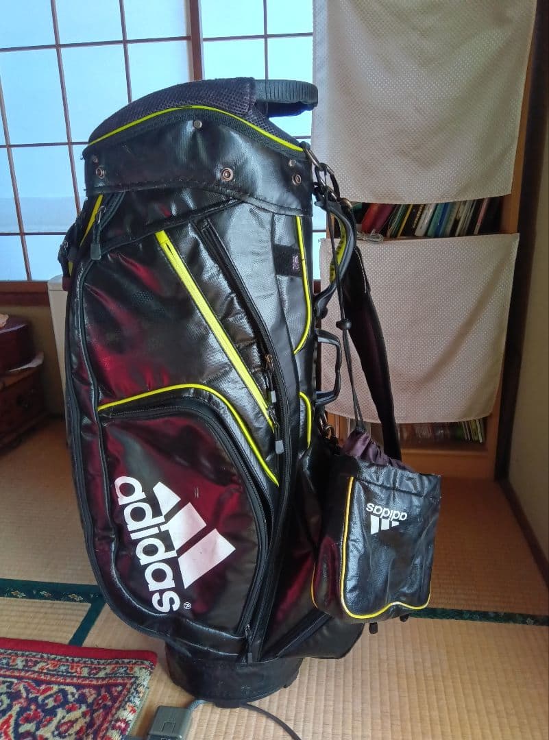 adidas ゴルフバッグ ブラック イエロー仕切付き アイアンカバー付属 ツヤ