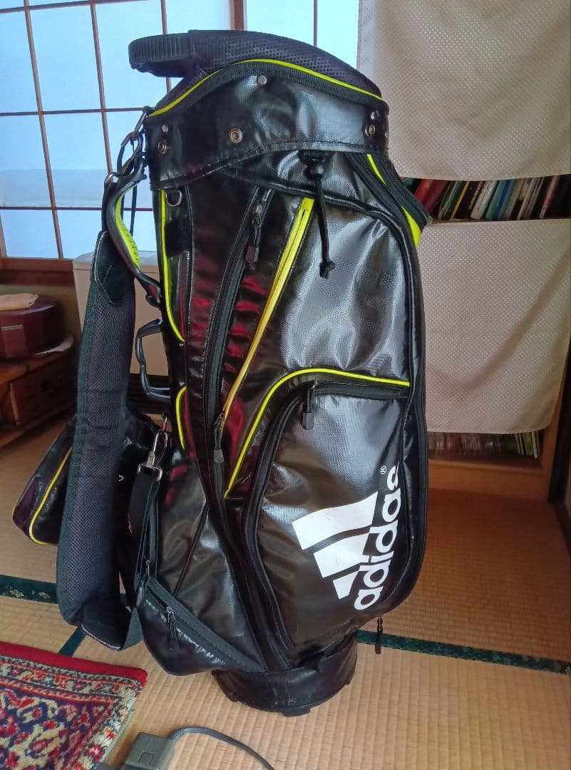adidas ゴルフバッグ ブラック イエロー仕切付き アイアンカバー付属 ツヤ