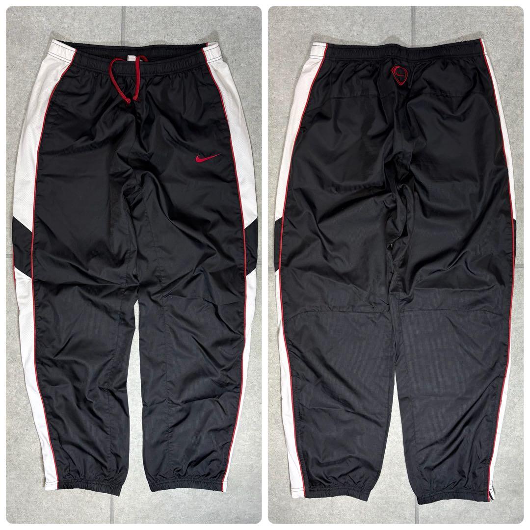 NIKE　セットアップ　上下　ピステ　ナイロン　プルオーバー　刺繍　センターロゴ