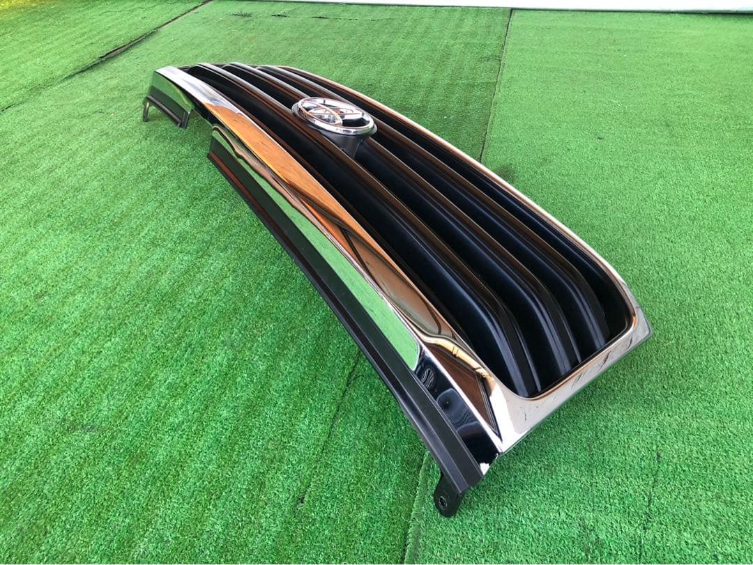 トヨタ　100系ランドクルーザー　ラジエーターグリル
