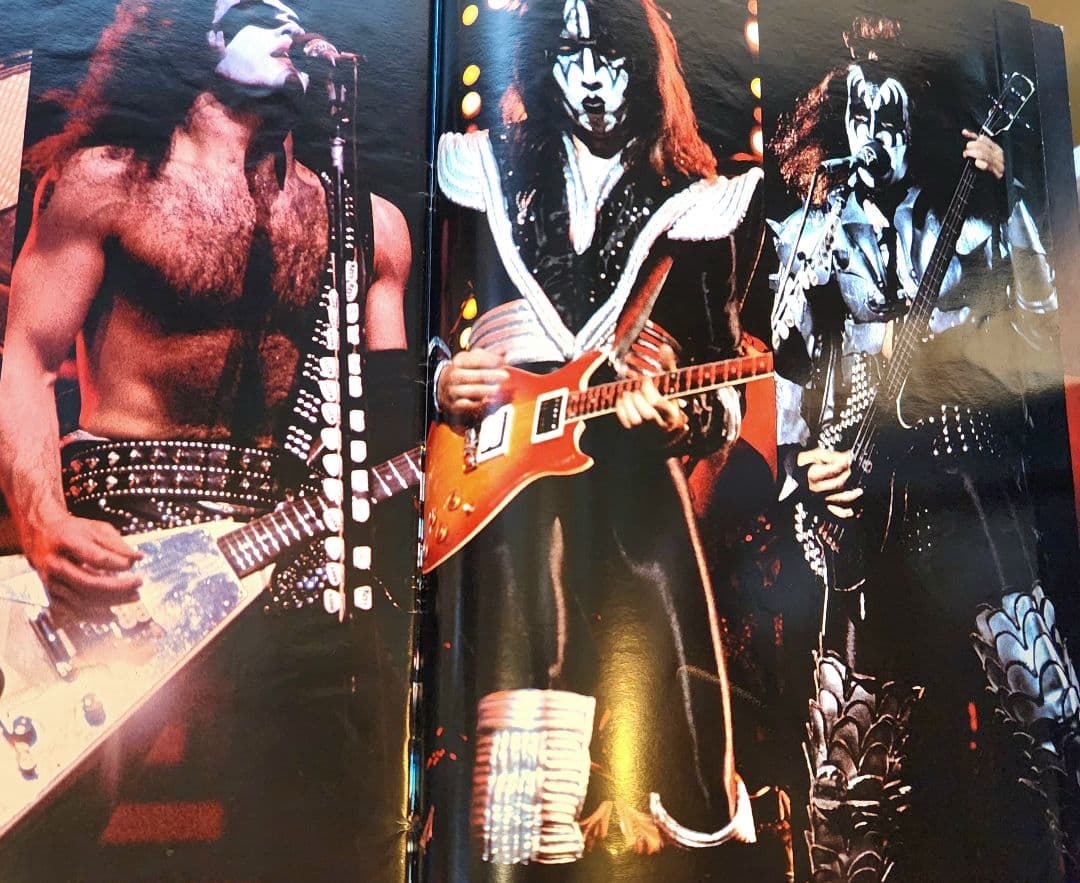 d*g様 【2冊Set】今から48年前の、KISS の特大サイズの来日特集号2冊