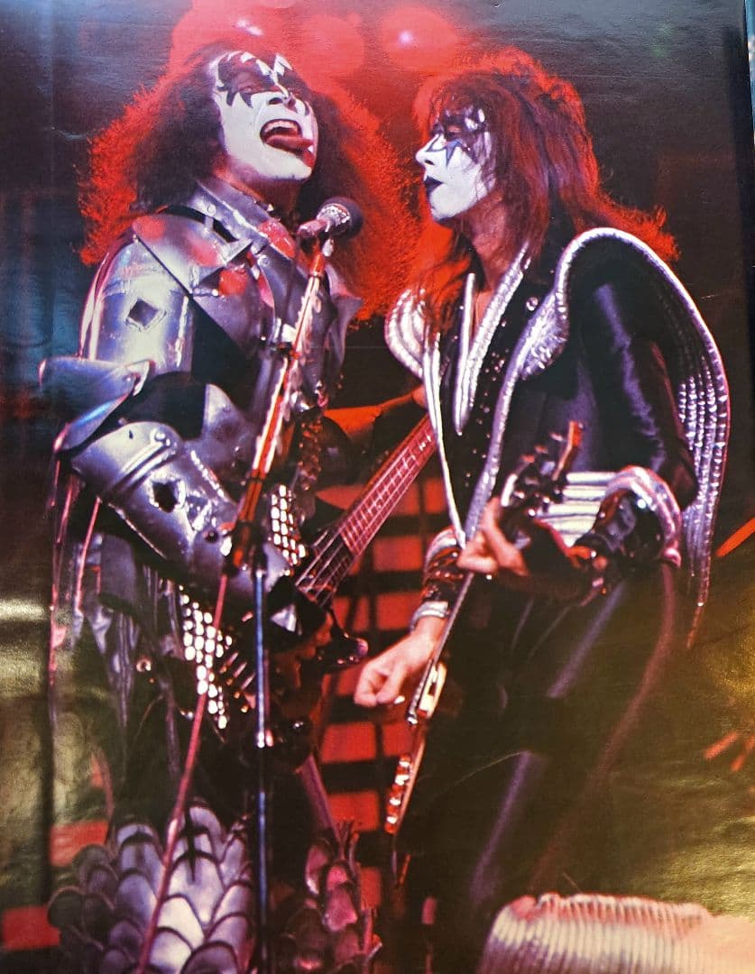 d*g様 【2冊Set】今から48年前の、KISS の特大サイズの来日特集号2冊