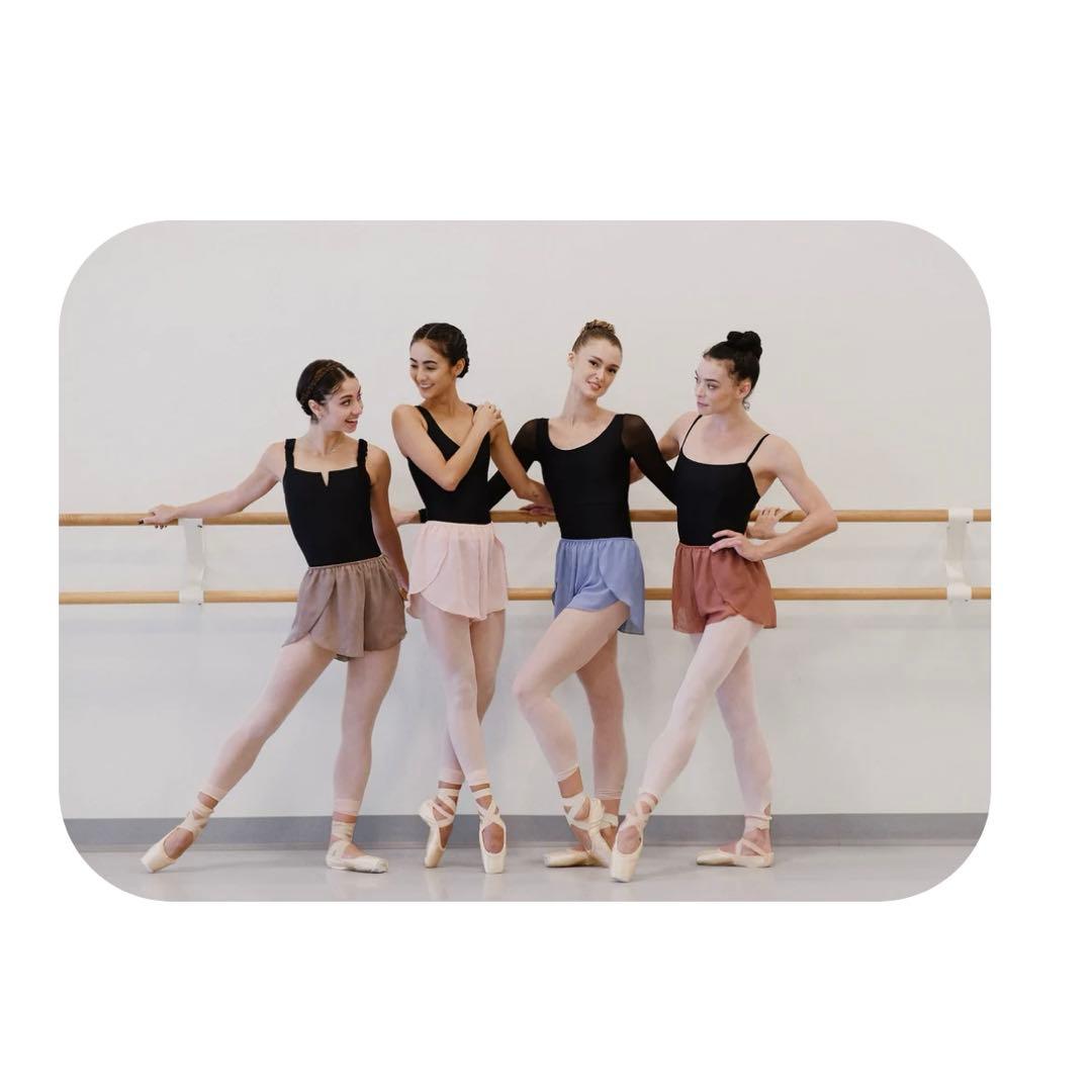 【週末限定値下】スカート風 バレエ ショートパンツ M 黒 お尻が隠れる 希少