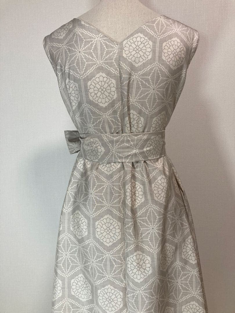 着物リメイク　白大島紬　ロングフレアワンピース（後ろVネック）着丈112㎝