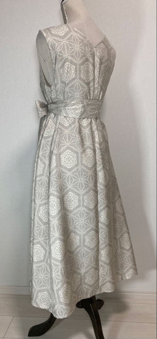 着物リメイク　白大島紬　ロングフレアワンピース（後ろVネック）着丈112㎝