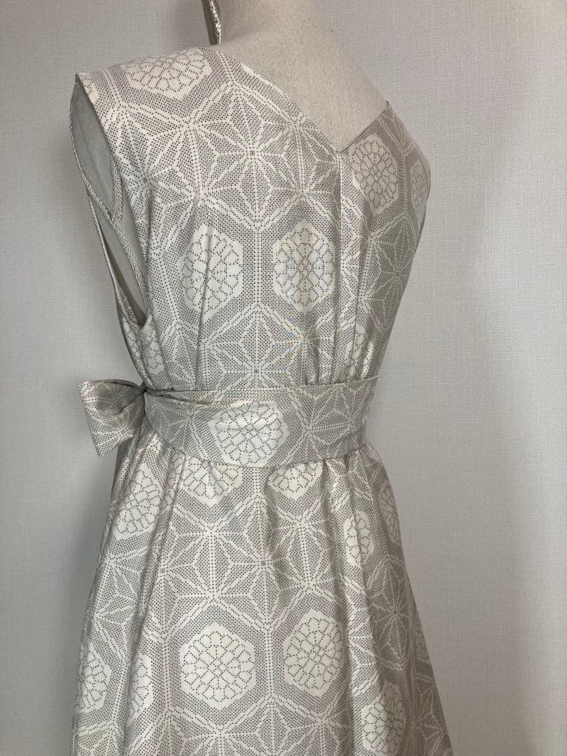 着物リメイク　白大島紬　ロングフレアワンピース（後ろVネック）着丈112㎝