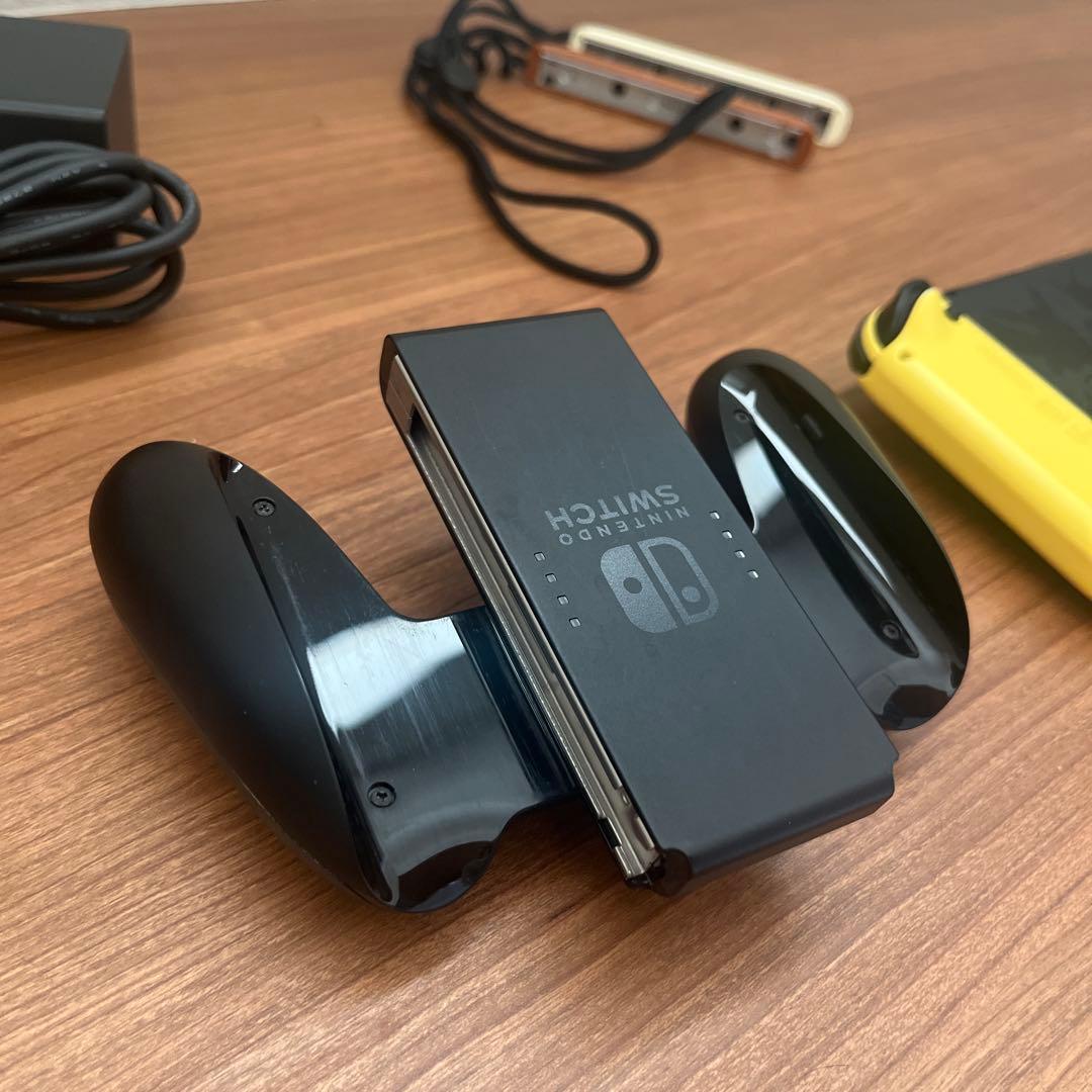 ピカチュウデザイン Nintendo Switch 一部付属品付 HDMIなし