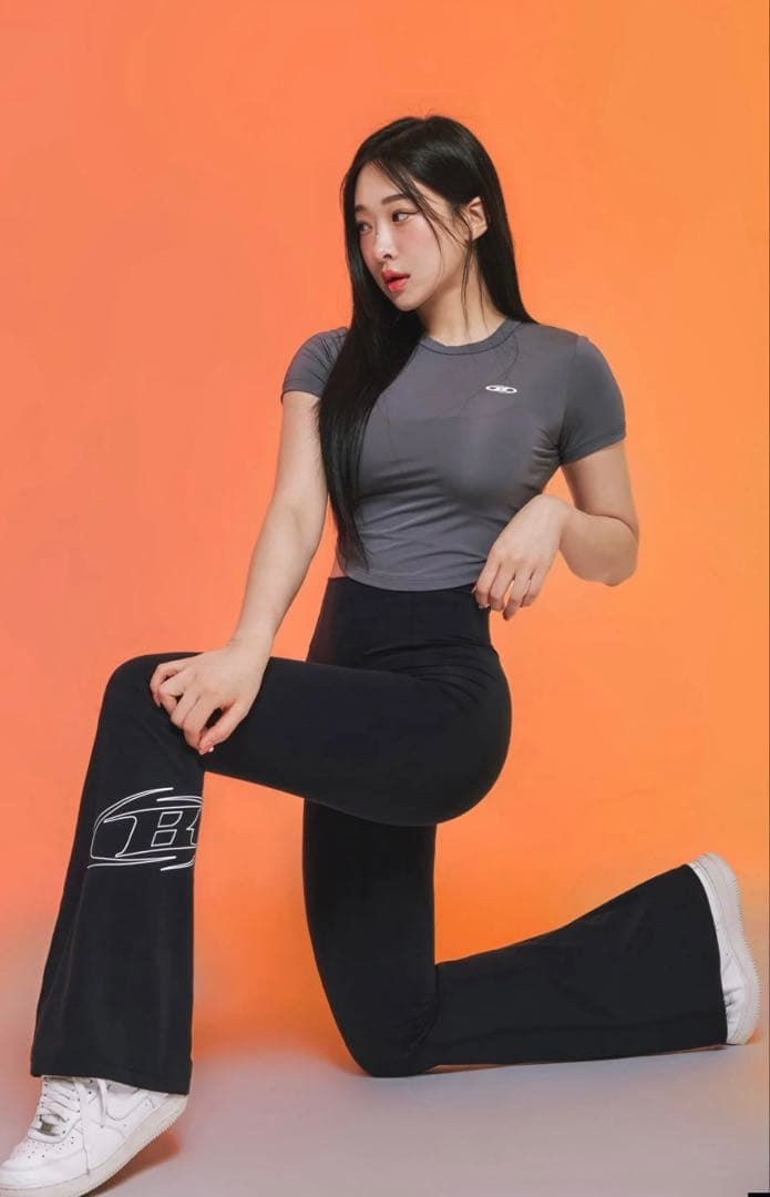 BORNTOWIN ハイウエストフレアパンツ 黒