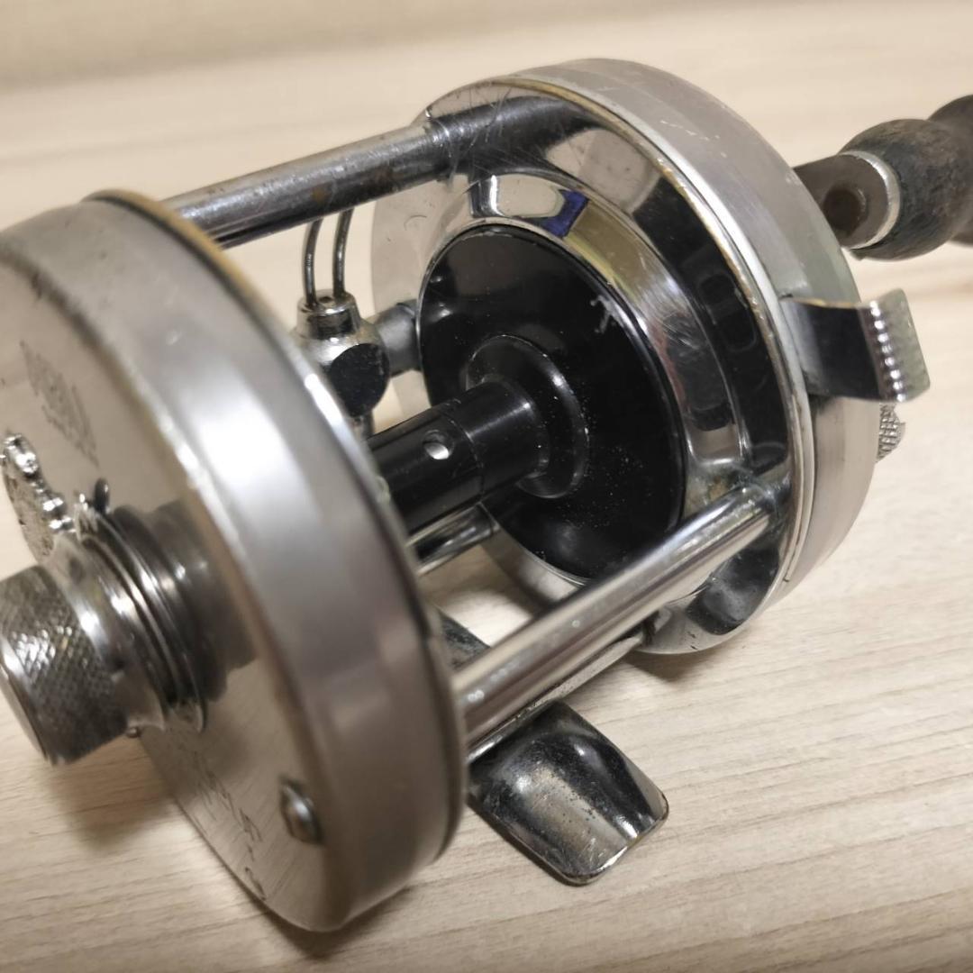 ◇アブガルシア　アンバサダー5500C＋5000　シルバー＋レッド　2個セット