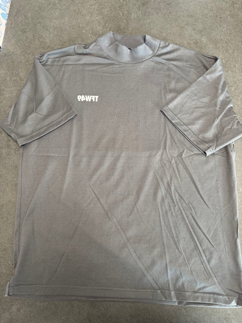 新品TFW49 ダークグレー ハイネックシャツCHARCOAL