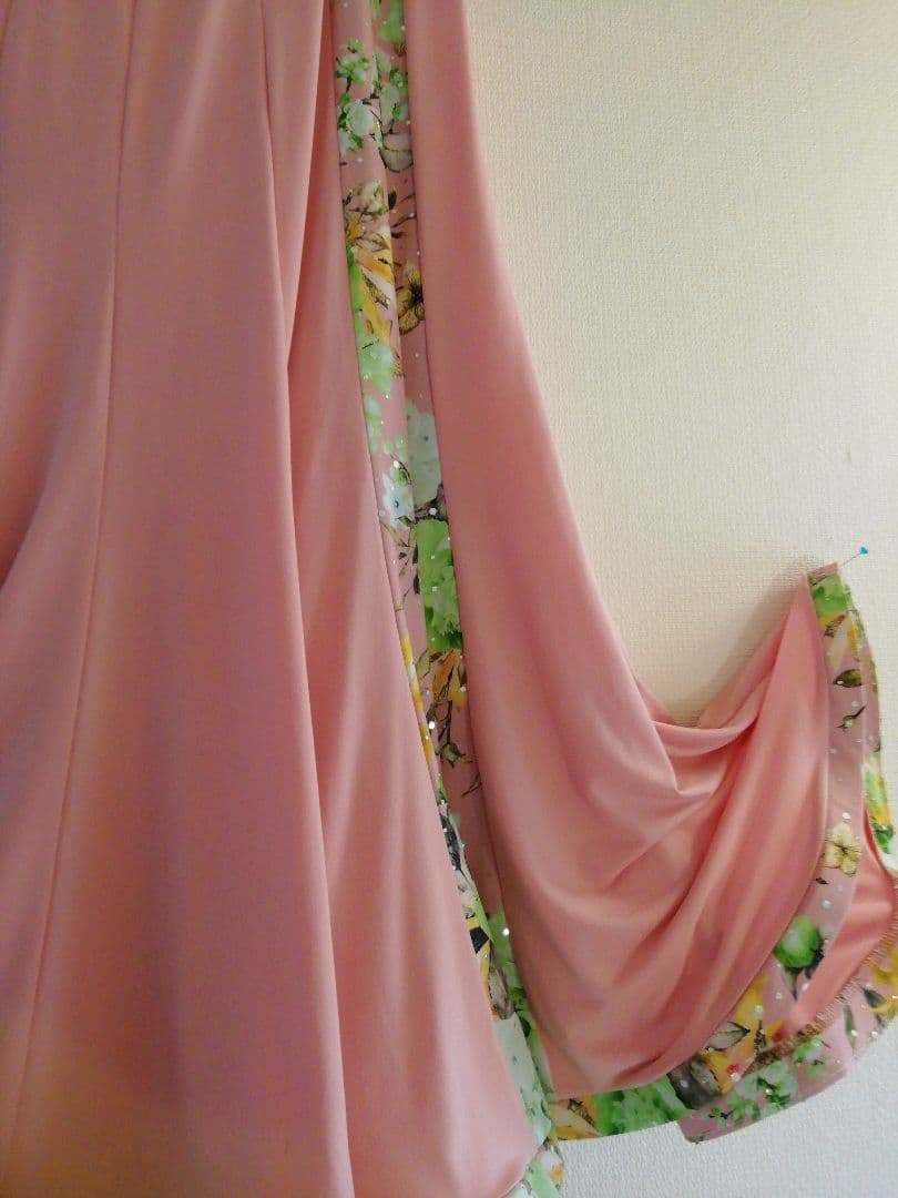 サーモンピンク 、フラワープリント フレアーロングスカート、新品