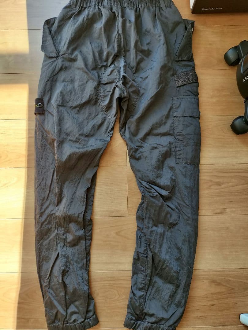 値*。様 Stone ナイロンメタル フロントジップカーゴパンツ