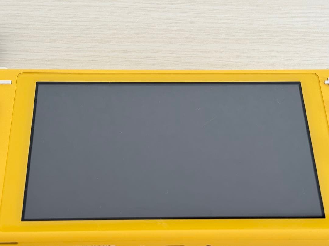 【匿名】Nintendo Switch Lite イエロー、充電器付き
