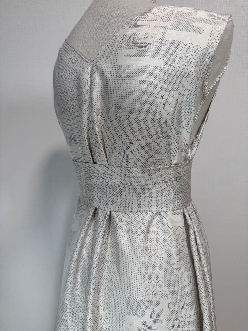 着物リメイク白大島紬裾切り替えロングフレアワンピース（後ろVネック）着丈127㎝