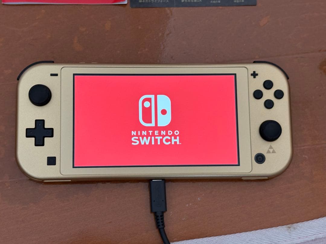 中古美品！ Nintendo Switch Lite本体 ハイラルエディション
