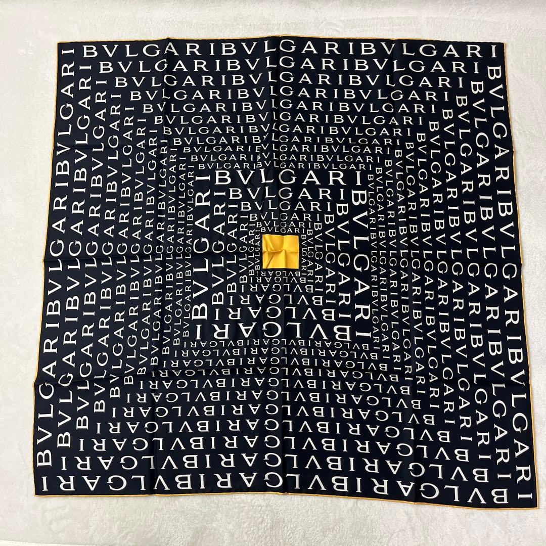 ●未使用品　ブルガリ　大判　ストール　スカーフ　ロゴマニア　シルク　イタリア製