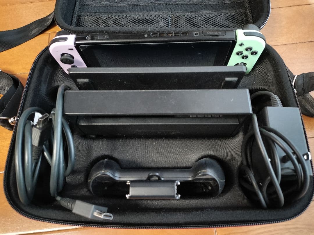 Switch本体 付属品セット 持ち運び用ケース付〈Joy-Con交換済み〉