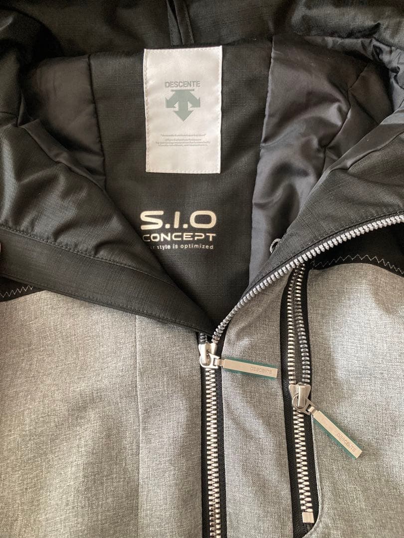 【人気】デサント　女性用スキーウエアー