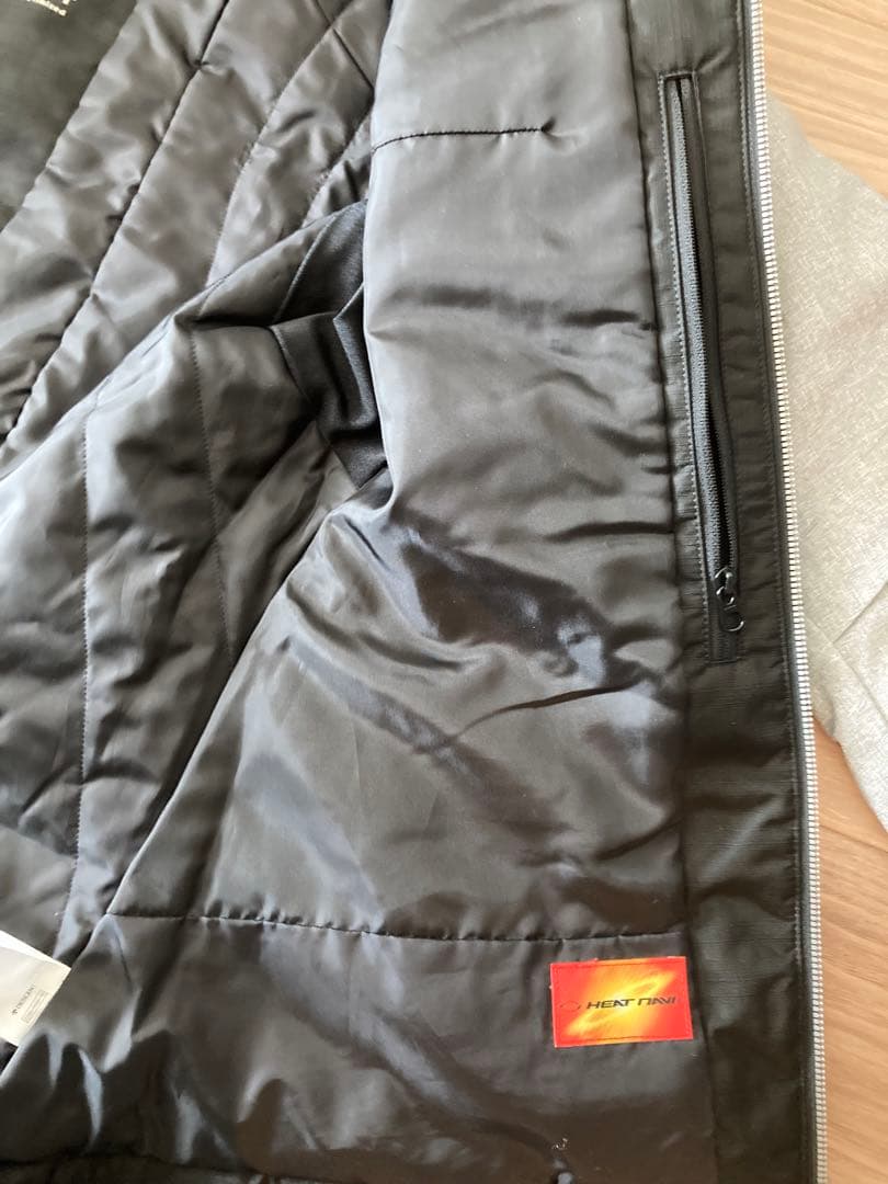 【人気】デサント　女性用スキーウエアー