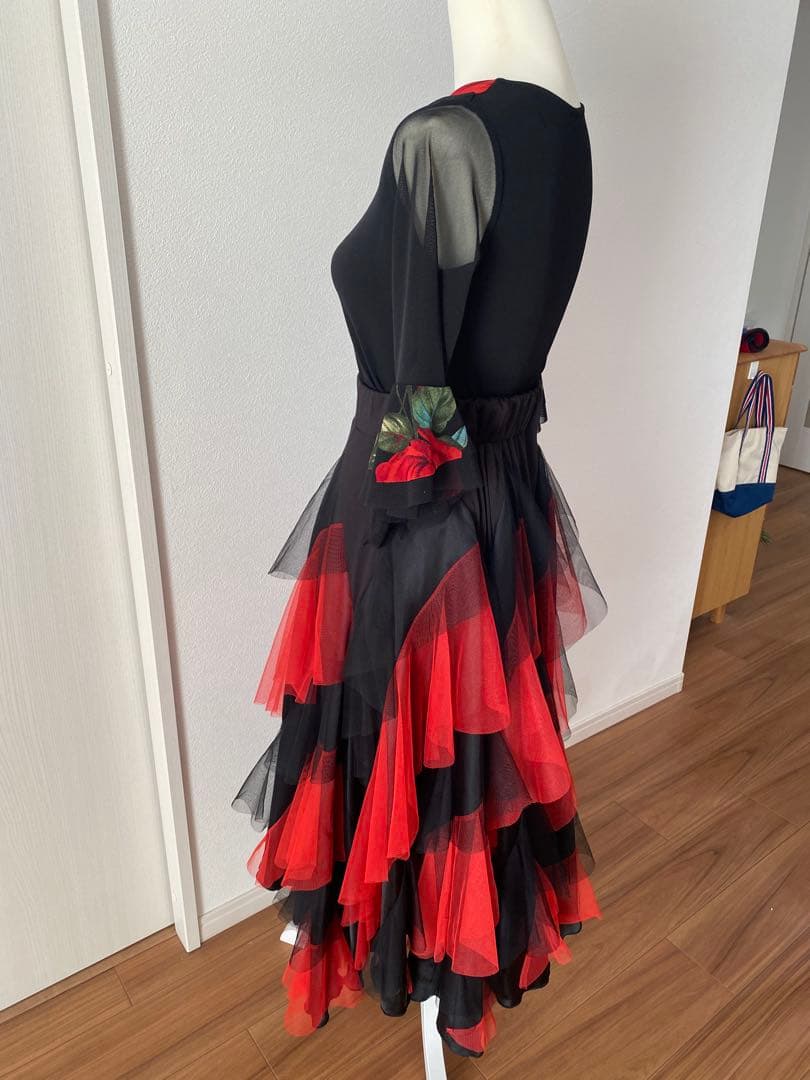 お値下げ　タカダンス・黒いフリル付きメッシュ袖トップス