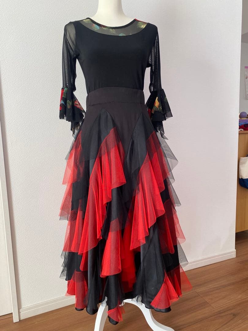 お値下げ　タカダンス・黒いフリル付きメッシュ袖トップス