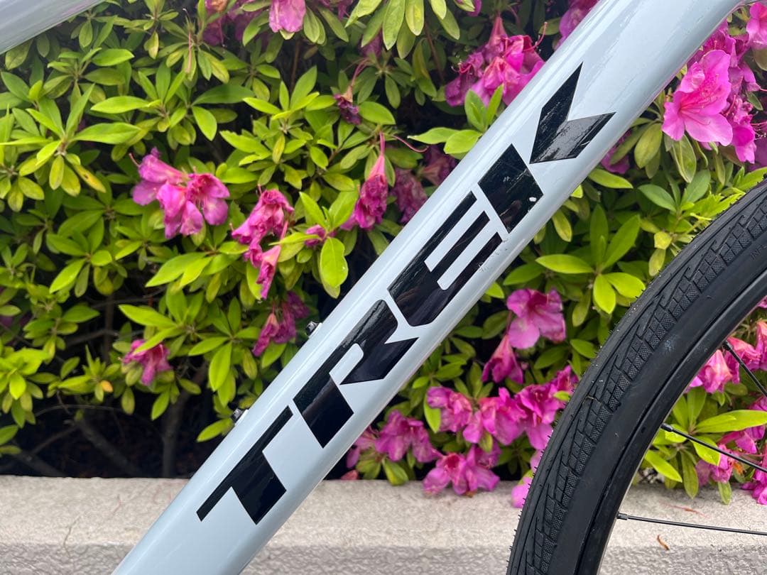 Trek FX2 Gen4 2025年モデル クロスバイク 白色 アルミ