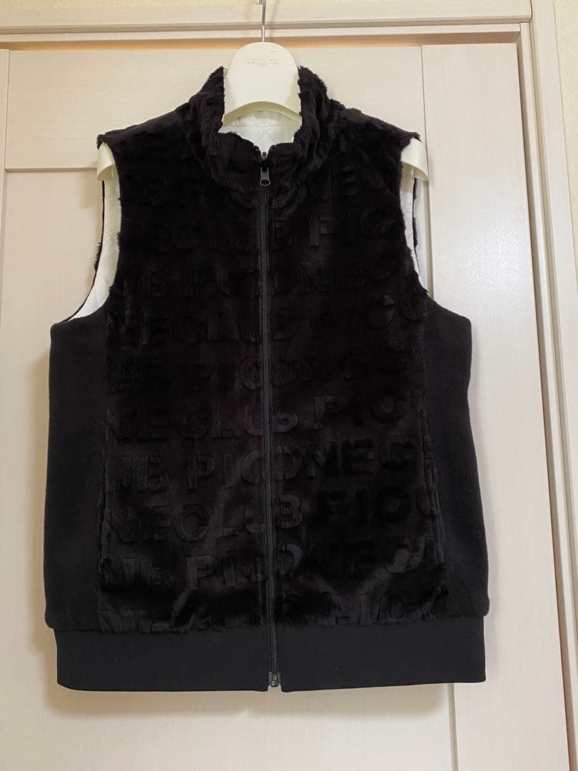 ピッコーネ　中わたリバーシブルベスト