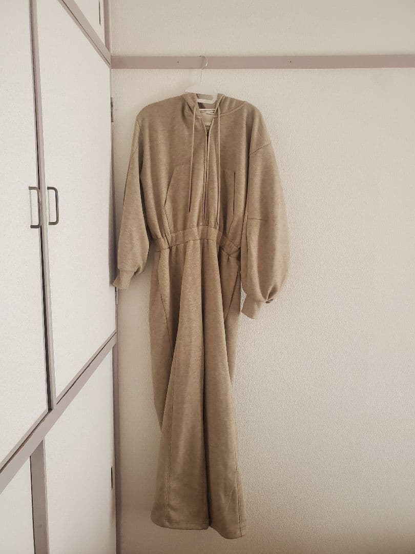 クラネ　HOODED SWEAT ALL IN ONE （BEIGE）