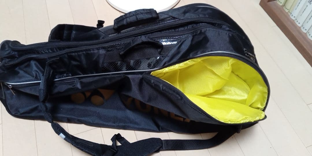 【値下げしました】　YONEX　テニスラケットバッグ （ブラック×金ロゴ）