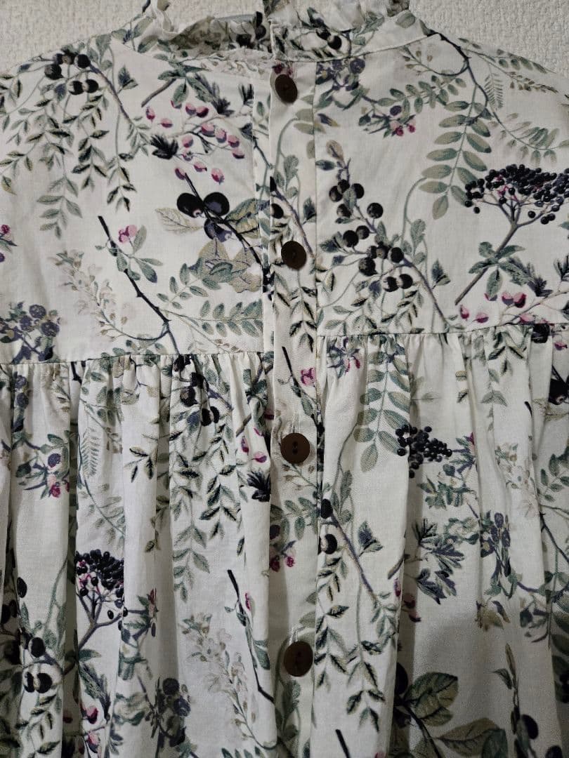 セブンテン ミホ カワヒト 木の実柄 ブラウス