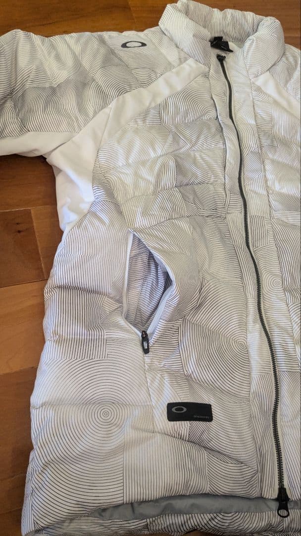OAKLEY ダウンジャケット ゴルフ用　ホワイト