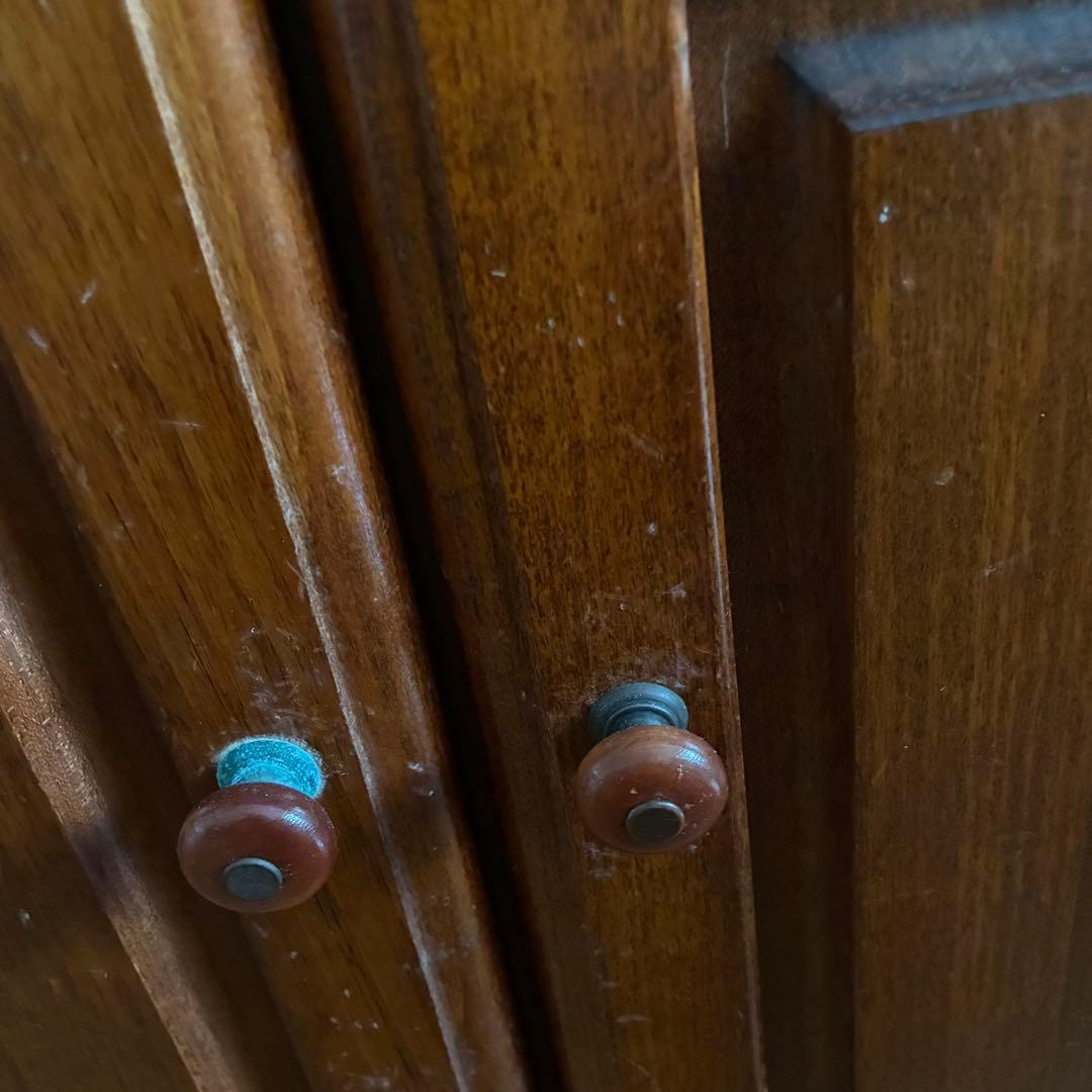 昭和レトロな木製キャビネット 調整可能な棚付き