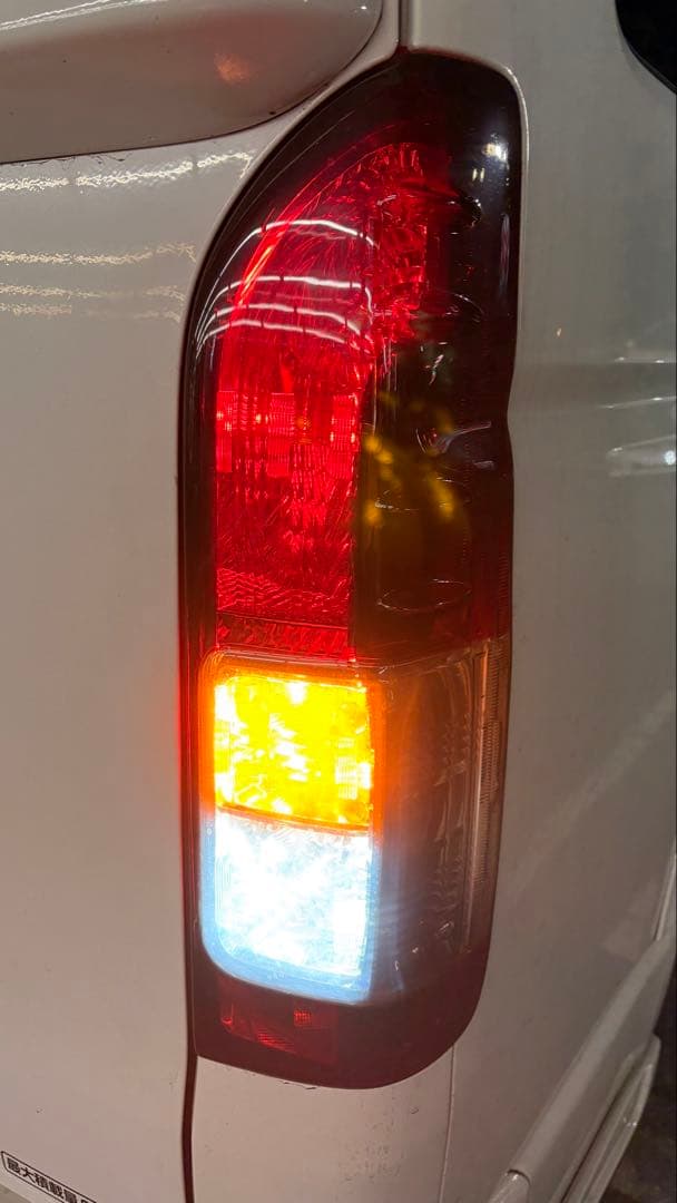 ハイエース 純正テール スモークカバー付き