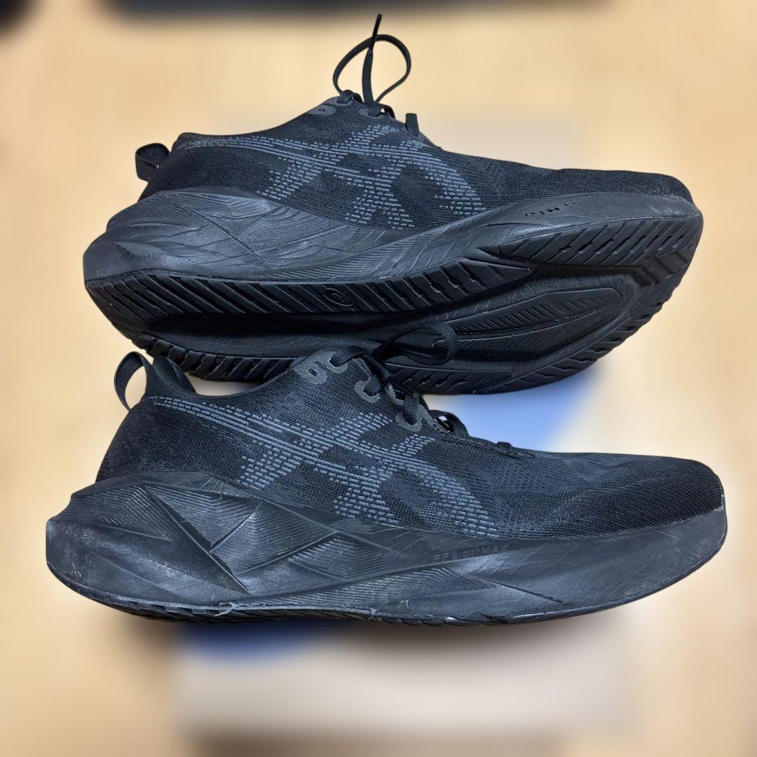 【美品】アシックスASICS ランニングシューズ　ノヴァブラスト5 27.5cm