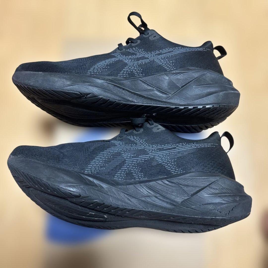【美品】アシックスASICS ランニングシューズ　ノヴァブラスト5 27.5cm
