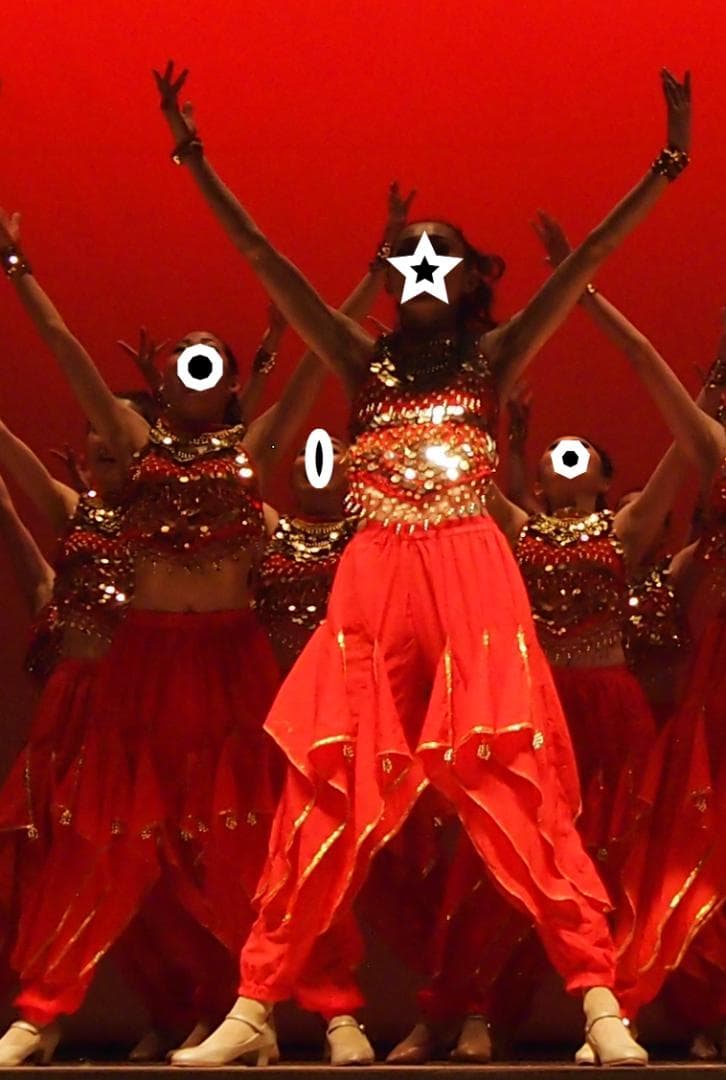 10人分　赤　ベリーダンス　セットアップ　ゴールド髪飾り&アームバンド付き