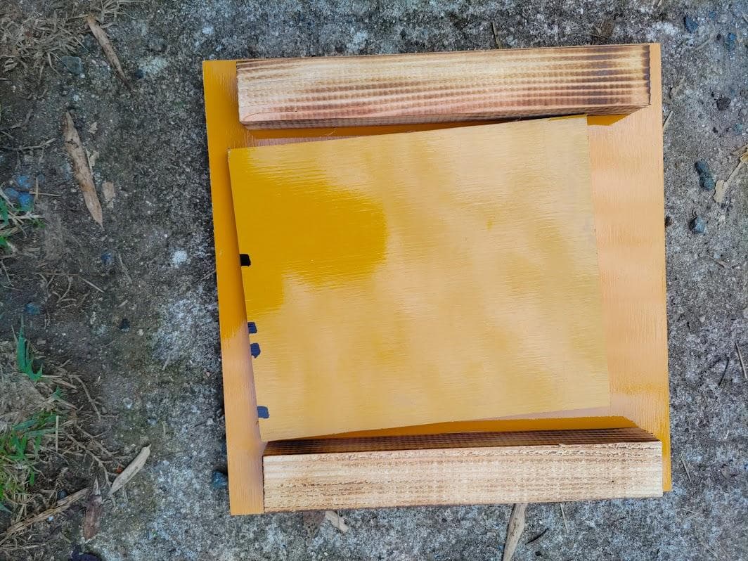 日本蜜蜂 重箱式巣箱4段 スライド底板付巣門台座　スノコ付き