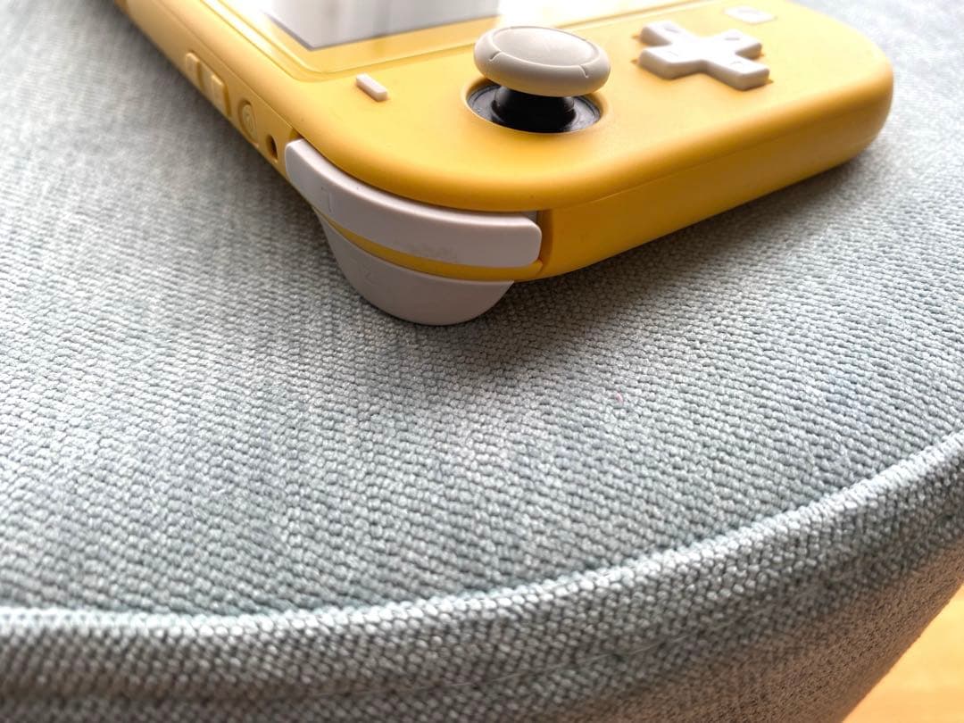Nintendo Switch Lite イエロー本体 カービィケース付
