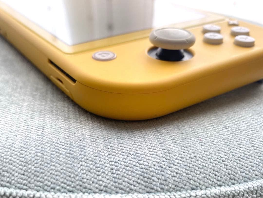 Nintendo Switch Lite イエロー本体 カービィケース付