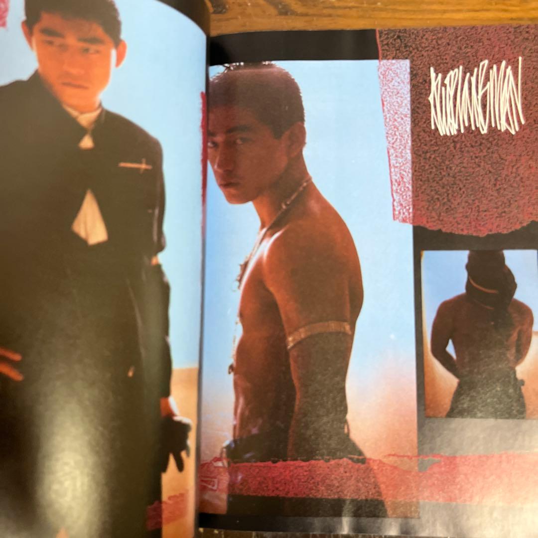 i-D Magazine N°32 Dec 1985 Jan 1986