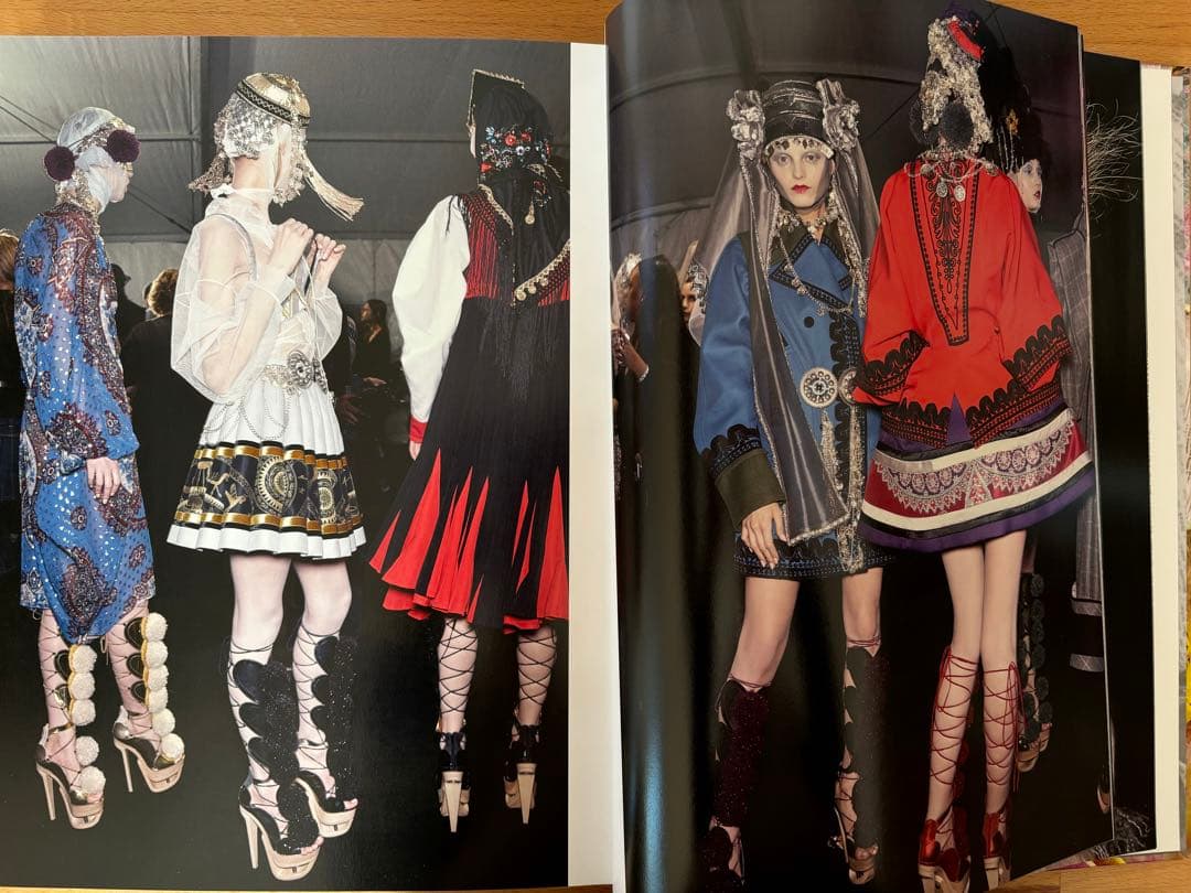 『John Galliano:Unseen』