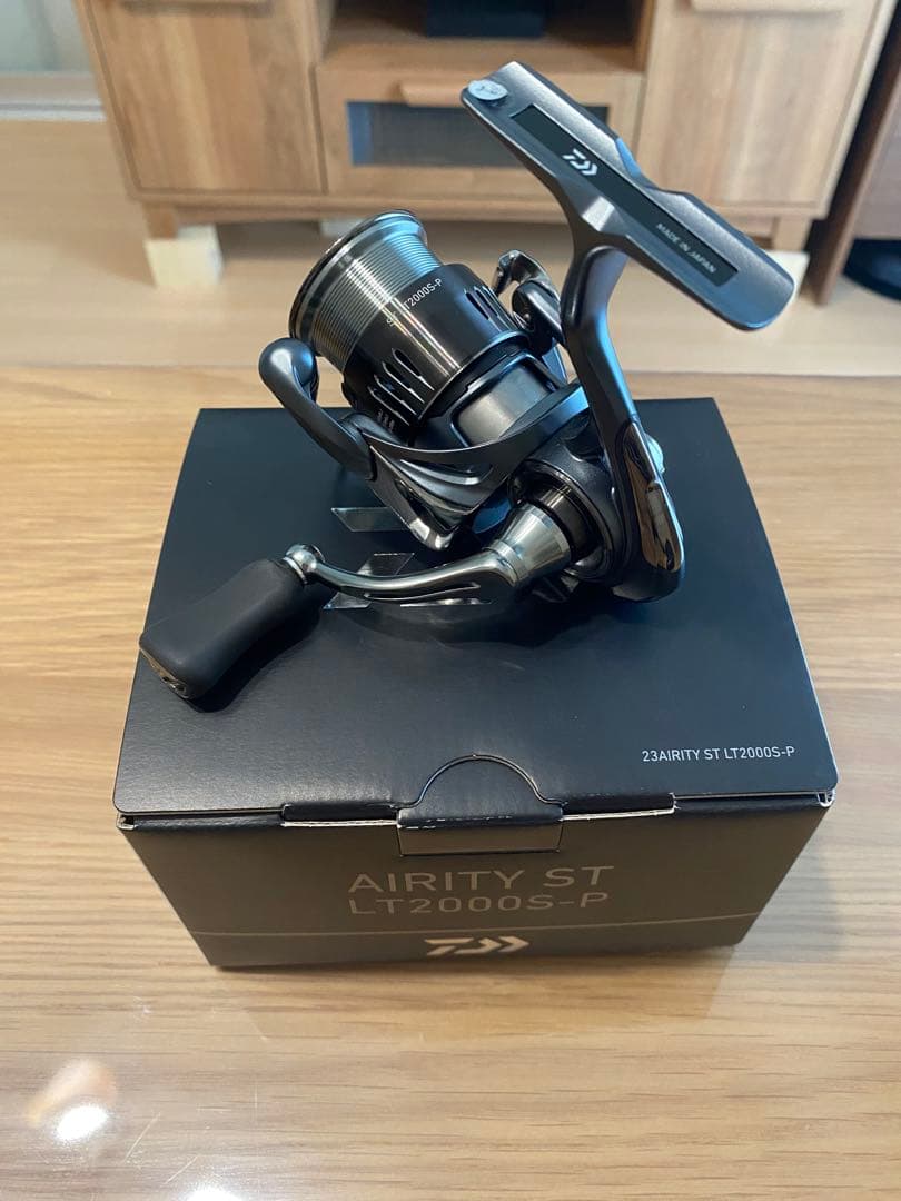 【美品】23 エアリティ ST LT2000S-P スピニングリール