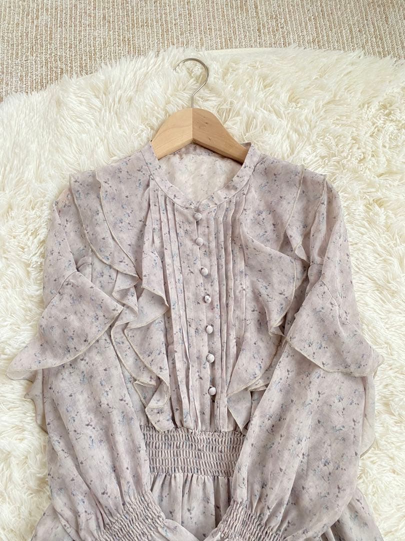 未使用　2025SSストロベリーフィールズ小花柄フリルワンピース