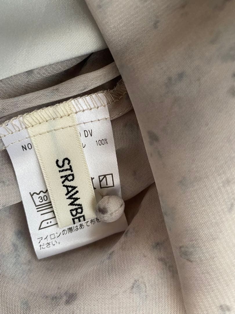 未使用　2025SSストロベリーフィールズ小花柄フリルワンピース