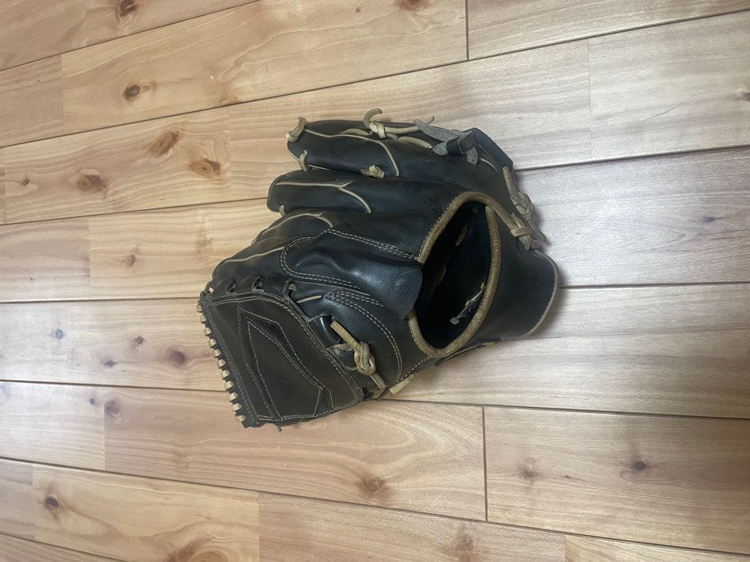 硬式野球グローブ　左投げ 黒 レザー