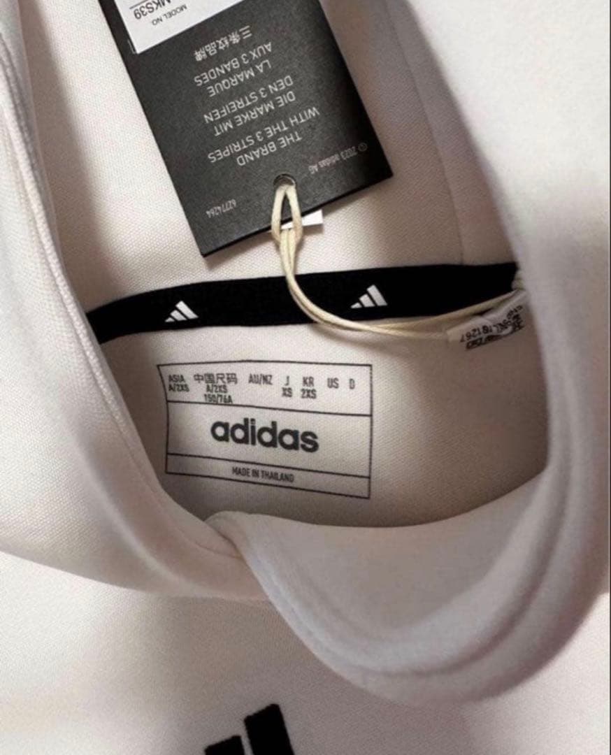 ダンボールニット　セットアップ　ホワイト　アディダス　ゴルフ　春秋　ゴルフウェア