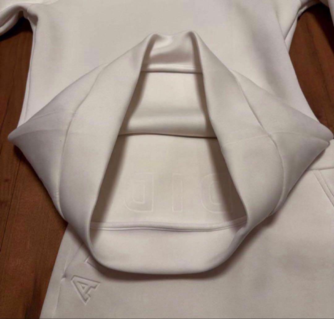 ダンボールニット　セットアップ　ホワイト　アディダス　ゴルフ　春秋　ゴルフウェア