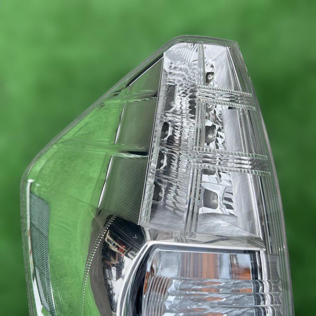 プリウスアルファ  プリウスα  左テールランプ