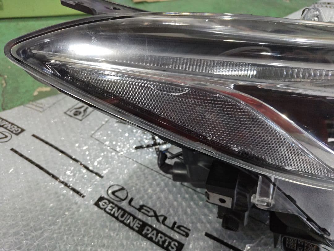 マツダ　アクセラ　BYEFP ヘッドライトHID 右