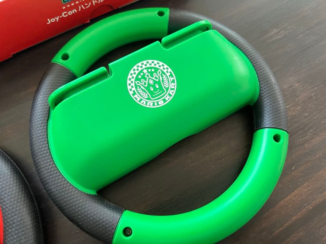 used NintendoSwitch 本体&マリオカートハンドル2つ付き